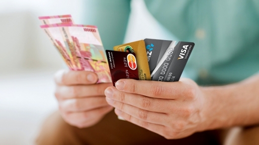 3 Alasan Kenapa Kamu Mesti Pakai Uang Tunai Dibanding Kartu Kredit.