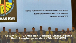 Ketum DPP GAMKI dan Pemuda Lintas Agama Raih Penghargaan dari KOMHAK-KWI