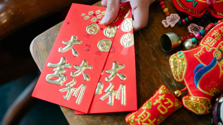 Tradisi Imlek: Mengapa Angpao Hanya Diberikan Oleh yang Sudah Menikah?