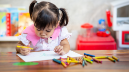 Sebelum Anak Belajar Menulis, Lakukan 6 Latihan Ini untuk Melatih Kekuatan Tangannya Yuk