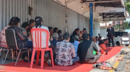 Gereja Jombang Disegel, Jemaat Ibadah di Teras Ruko